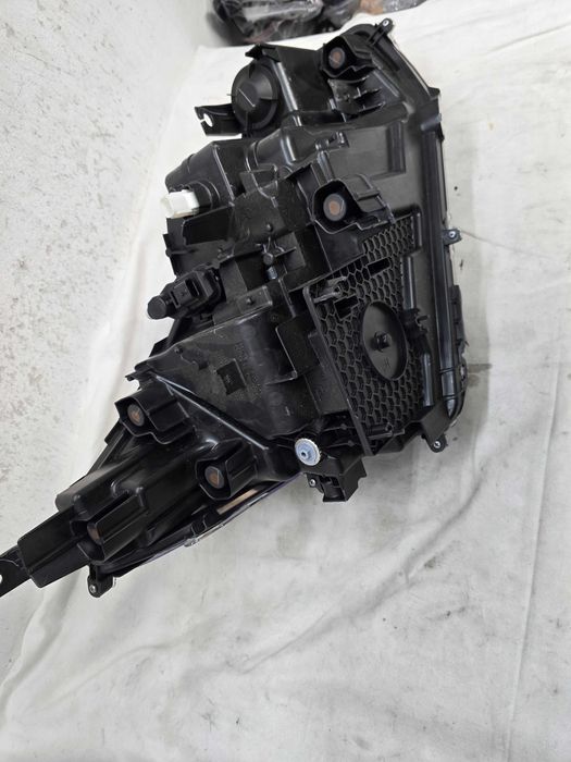 Оригинален фар Тойота Ярис  Toyota Yaris Cross Full Led