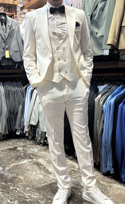 Costum Mire Alb - NOU  nefolosit - pret negociabil