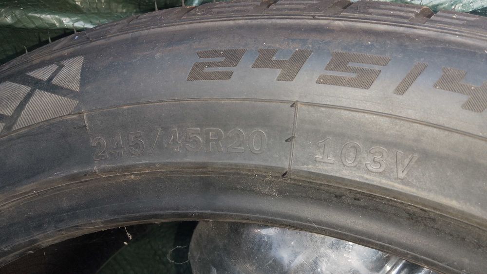 245 45 20 2бр.чисто нови зимни гуми Windforce