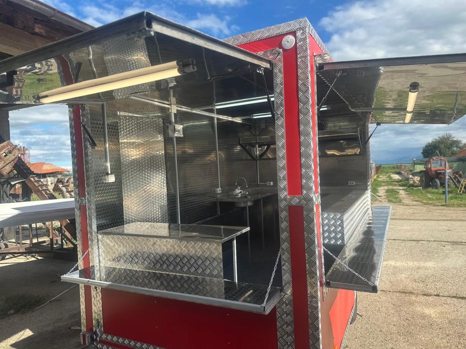 Изрботвам Каравани и търговски фургони за бързо хранене