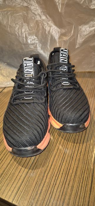 IWANTCHOO работни обувки с метално бомбе