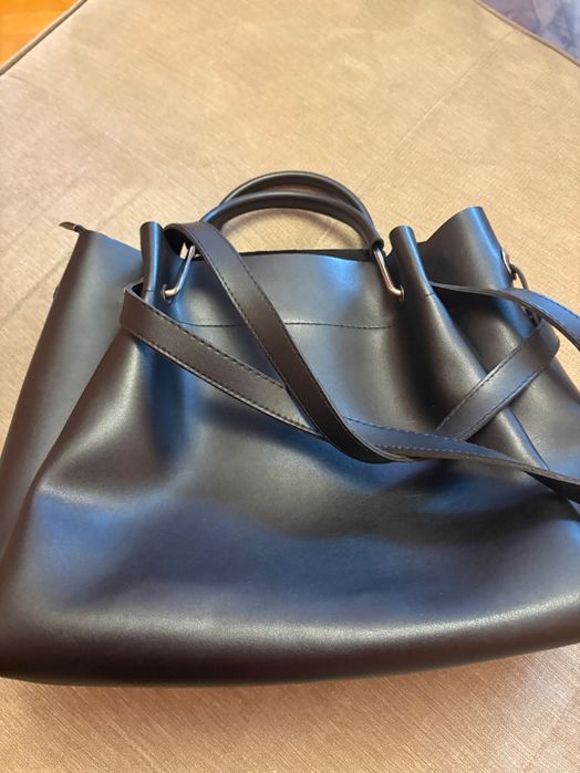 Черна дамска чанта с дръжки