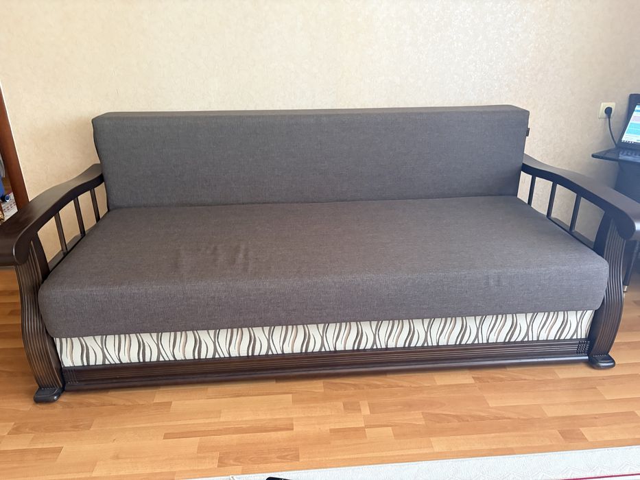 Продам диван почти новый