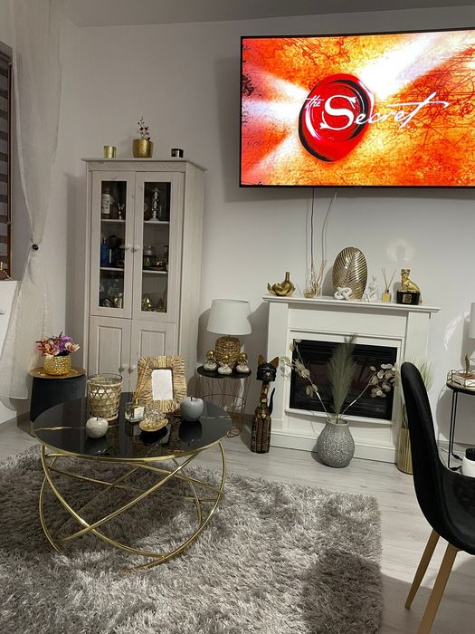 Vand apartament in vila cu curte proprie