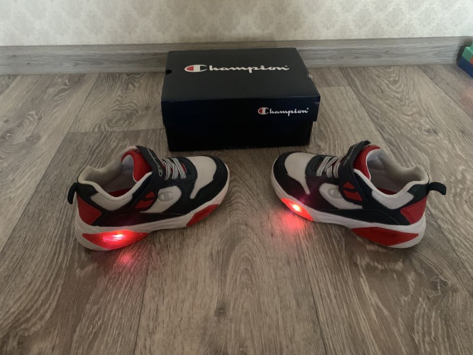 Детские кроссовки