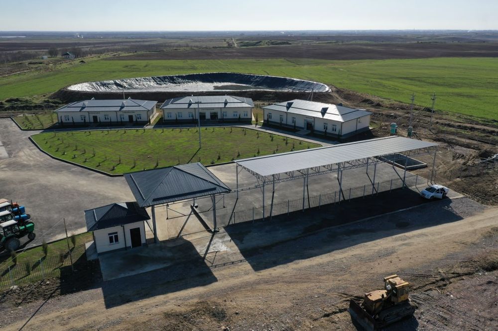 Bino inshoatlar kompleksi sotiladi. Oxangaron t. Yangi xayot MFY.