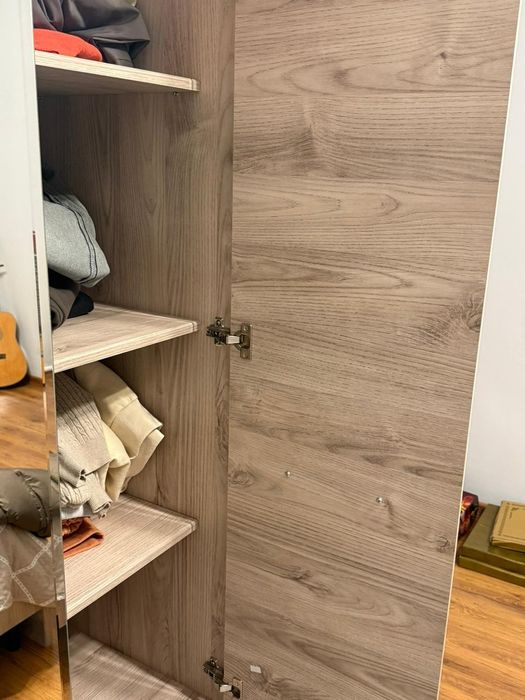 Продаю шкаф с тумбой