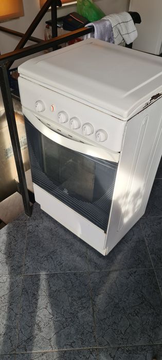 Продам газовую плиту Indesit