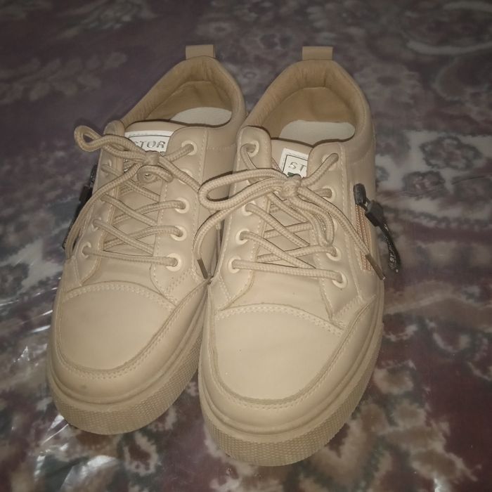 Oyoq kiyimi ayollar uchun