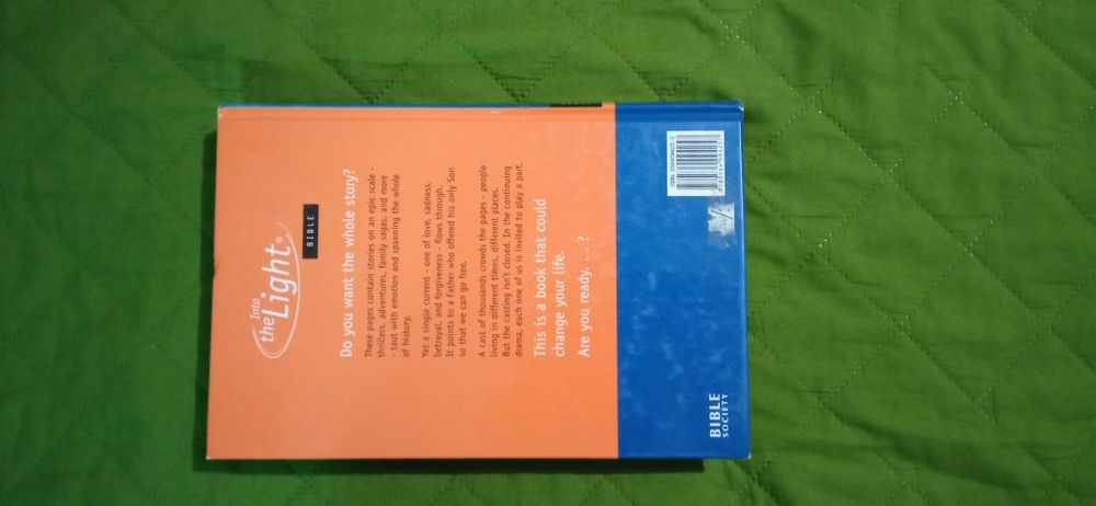 Biblia in limba engleza (Into the light)