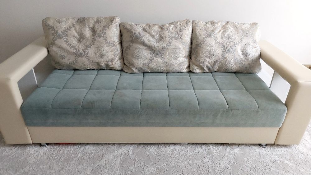 Продам диван раскладной.