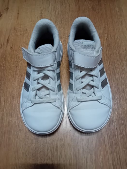 Adidas număr 30 stare foarte bună.
