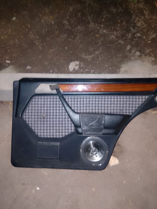 Продам дверные карты на мерс 124