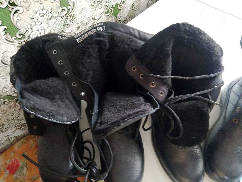 Продам берцы зимние 41 и 40 размер