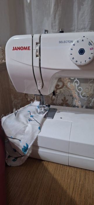 Швейная машина Janome
