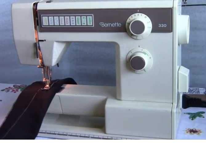 masina de cusut bernette 330   stare f buna