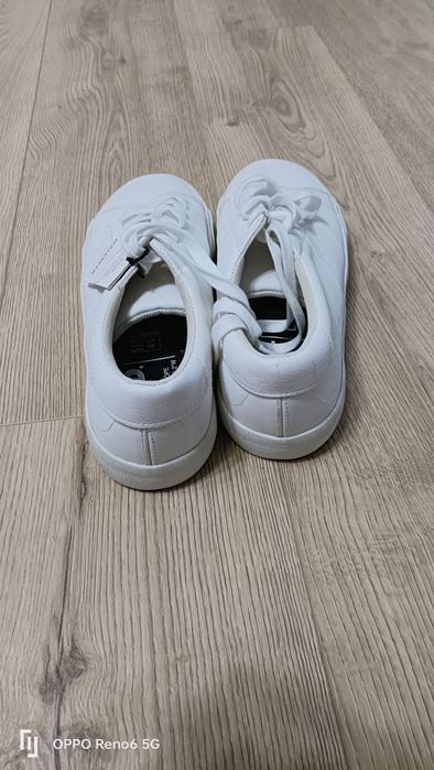 Tenesi Bershka mărimea 45 lot