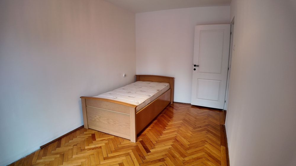 Apartament în Centru lângă UMF (Fostul MALL) de vânzare, 2 Camere, Decomandat 49mp