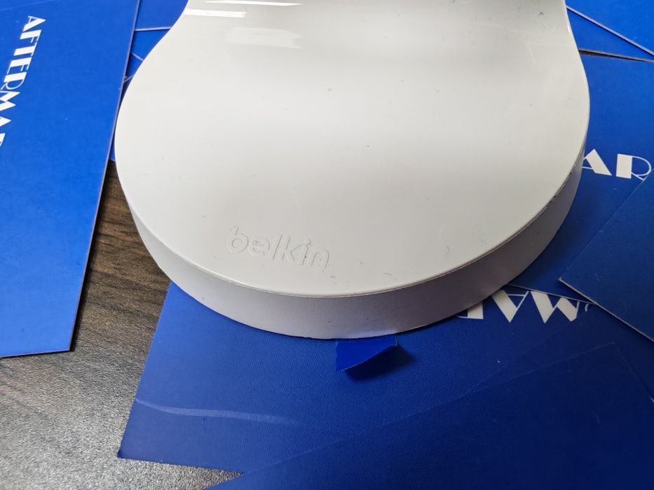Безжично зарядно устройство Belkin MagSafe Magnetic Wireless Charger Stand 7.5W