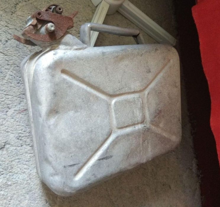 Канистра алюминиевая 10 литров разрешено заправлять на заправках