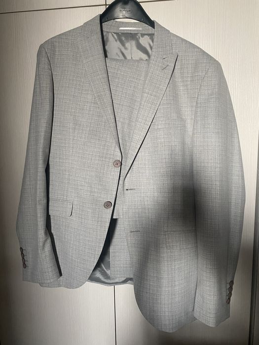 Мъжки официален костюм