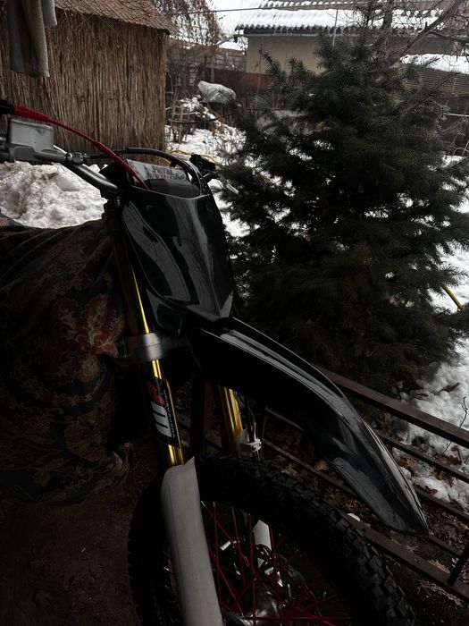 Продам или обмен на машину  эндуро 300 кубов на водянке