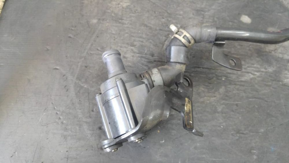 Pompa recirculare apa 1.6 tdi vw golf 7 passat b7 audi a3 8v skoda octavia  5q0965561b
