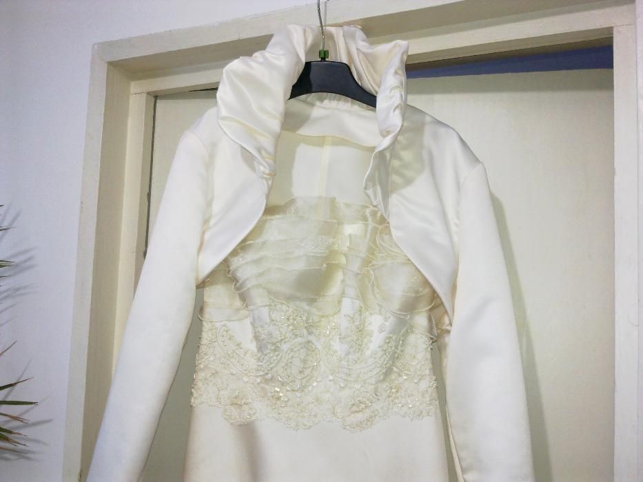 Vand rochie de mireasa ,, super creatie ''