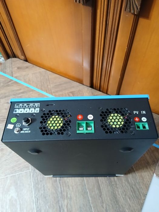 Vând INVERTOR Hibrid Easun Isolar SMH-II-3.2K  3,2KV/3000W