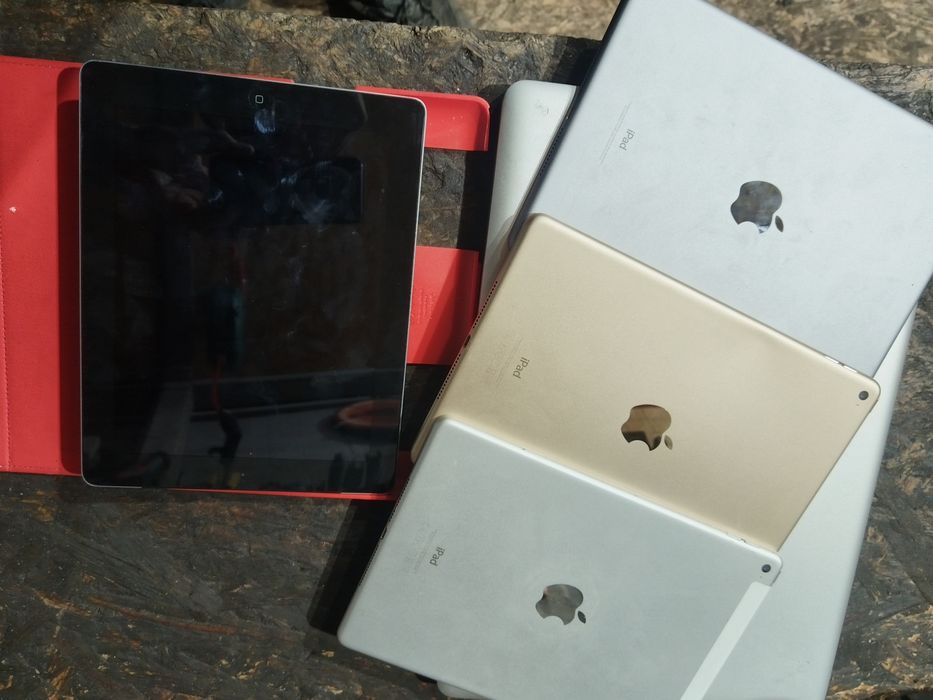 Laptopuri iPad-uri și video proiectoare