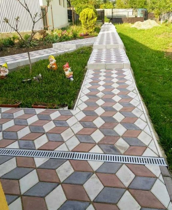 Montaj pavele ,borduri ,rigole ,amenajare curte etc.