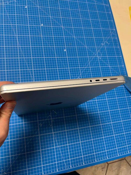 Vând MacBook Pro 14” M2 Pro/16 GB RAM/1 TB SSD