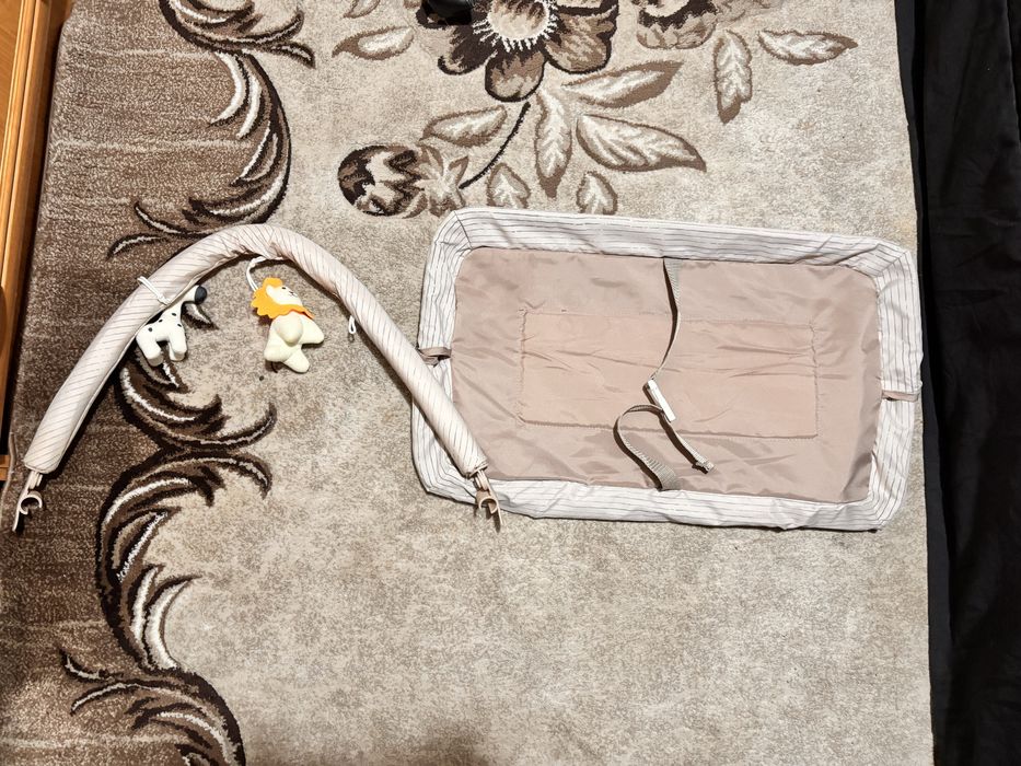 Pătuț pliabil Bebe Royal 120x60 cm, cu masă de înfășat și nivel pentru nou-născut