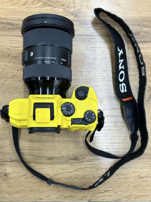 Видеокамера,фотокамера,обектив,батарейка комплекты