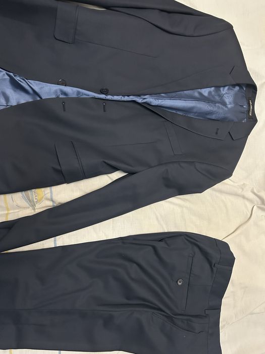 Продам костюм (46 размер)