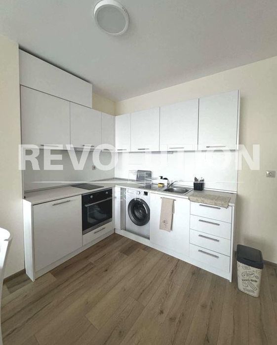 Дава се под наем Двустаен апартамент в Варна, Аспарухово - 65 кв.м за 598.23 € - Снимка #1