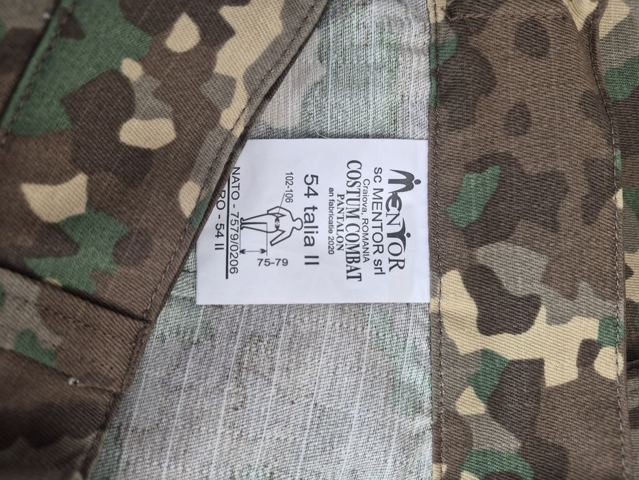 De vinzare  costum de camuflaj  de armată