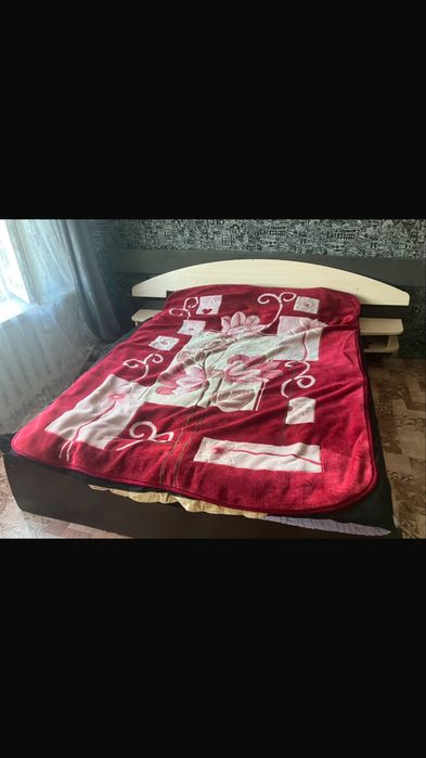 Продам кровать шкаф и комод
