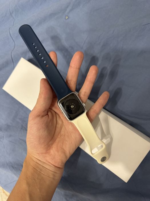 Продаю Apple watch se1