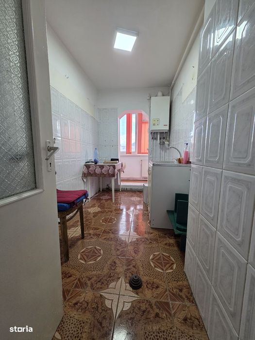 Apartament 3 camere, balcon, beci ,parcare, Brașov  zona Astra