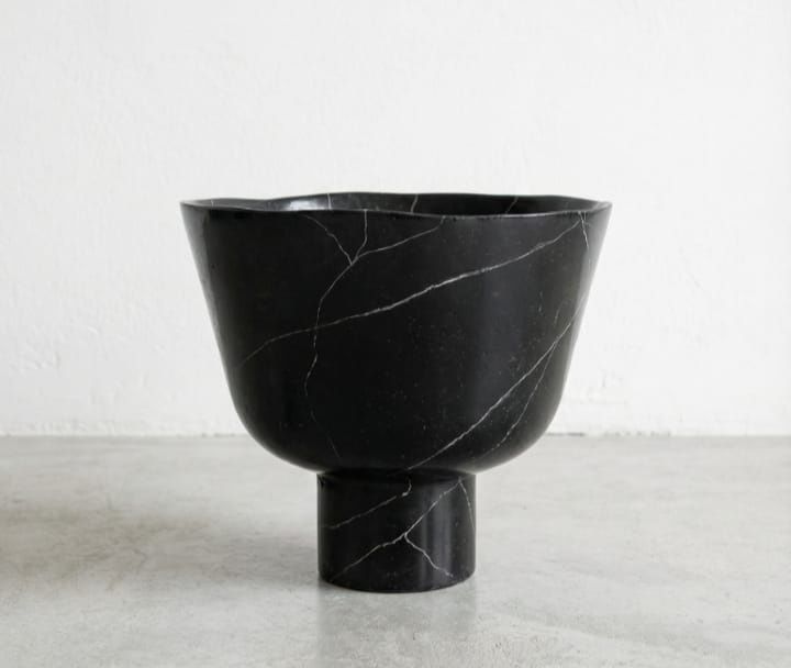 Кашпо вазон из мрамора