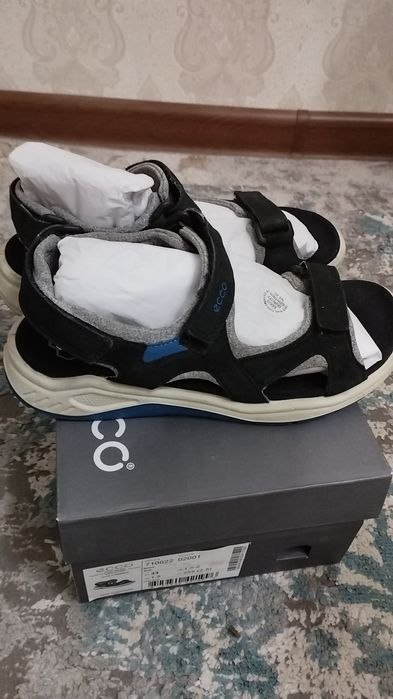 Продам сандалии ECCO