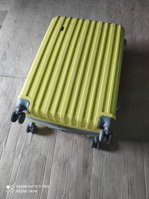 Чемодан б/у продам в рабочем состоянии.