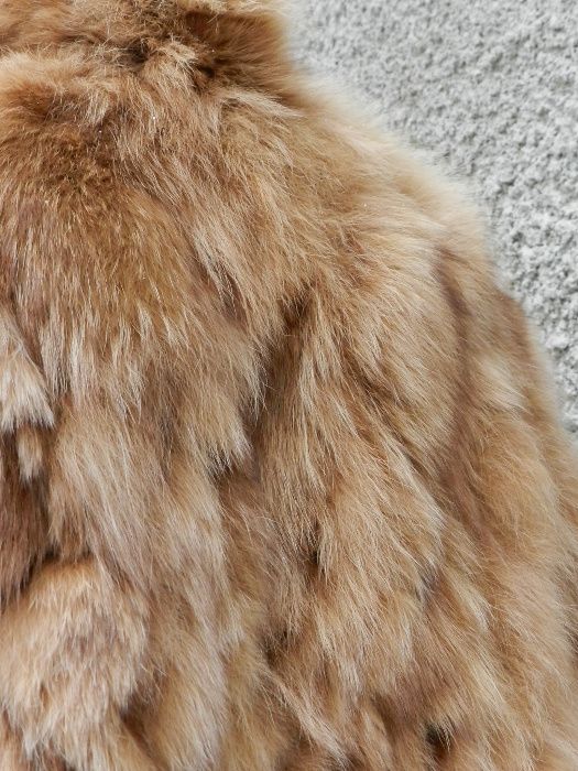 TREND -LOOK FASKION!Moderna si calduroasa ,haina din blana de vulpe .