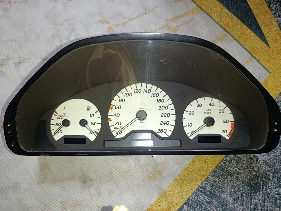 Щиток приборов w202