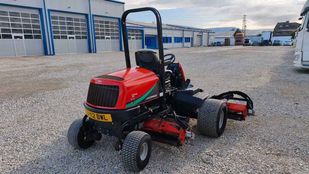 Шпинделна косачка Jacobsen Fairway 305 за стадиони и голф игрища
