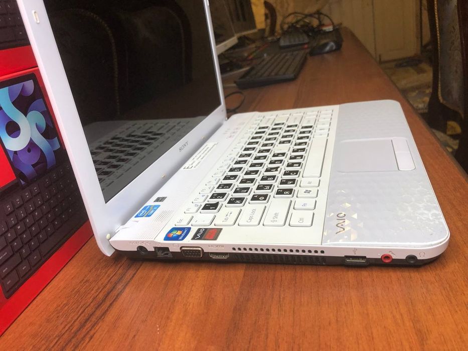 Быстрый ноутбук Sony Vaio intel Core i3 SSD в отличном состоянии