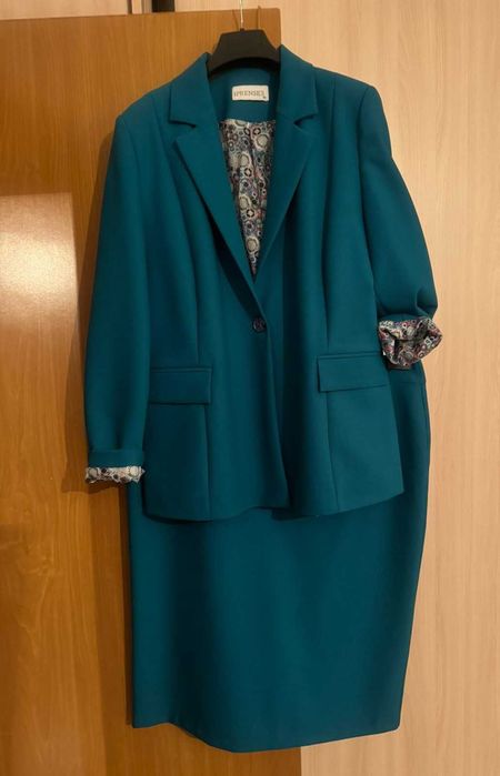 Продам костюм с юбкой