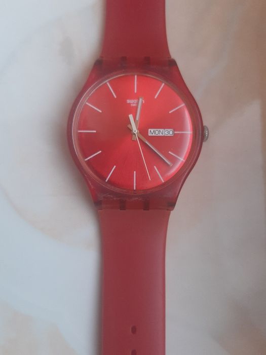 Ceas Swatch Red Rebel model SUOR701