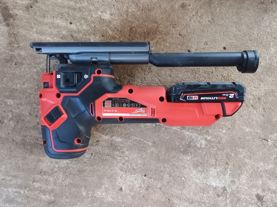 Fierăstrău pendular milwaukee fbjs an 2025 + baterie
